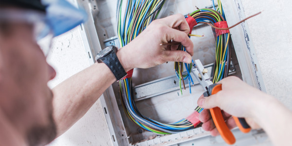 Electricistas Industriales · Instaladores Alta / Baja Tensión Santa Eulàlia de Riuprimer · Reemplazo de cables, disyuntores, fusibles y contactores desgastados