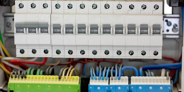 Electricistas Industriales · Instaladores Alta / Baja Tensión Santa Eulàlia de Riuprimer · Diagnóstico y solución de fallas en sistemas eléctricos