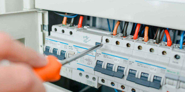 Electricistas Industriales · Instaladores Alta / Baja Tensión Santa Eulàlia de Riuprimer · Integración de sistemas de control SCADA para monitoreo remoto